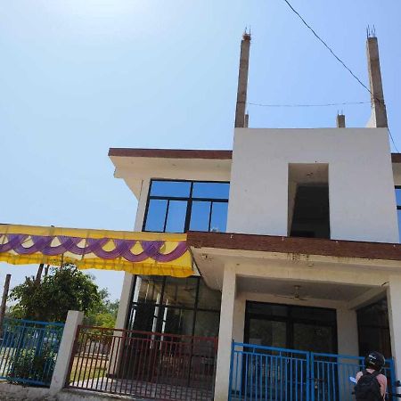 Oyo 81347 Amantran Hotel And Restaurant Kanpur Dış mekan fotoğraf