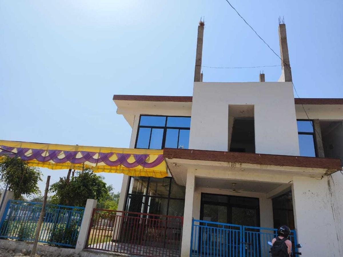 Oyo 81347 Amantran Hotel And Restaurant Kanpur Dış mekan fotoğraf