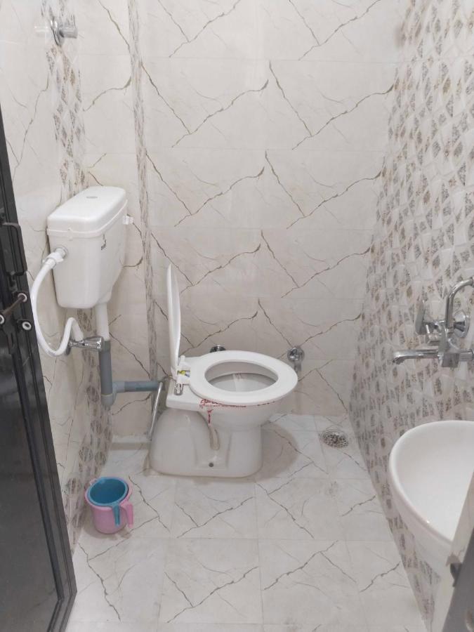 Oyo 81347 Amantran Hotel And Restaurant Kanpur Dış mekan fotoğraf